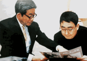 Kenkaburo y su hijo Hikari